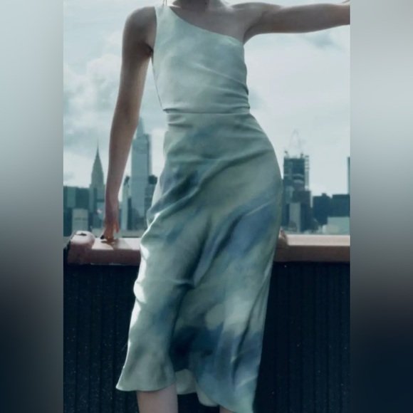 Zara DRAPED SATIN EFFECT DRESS. Greens. Size M. New with Tags. - Picture 2 of 8